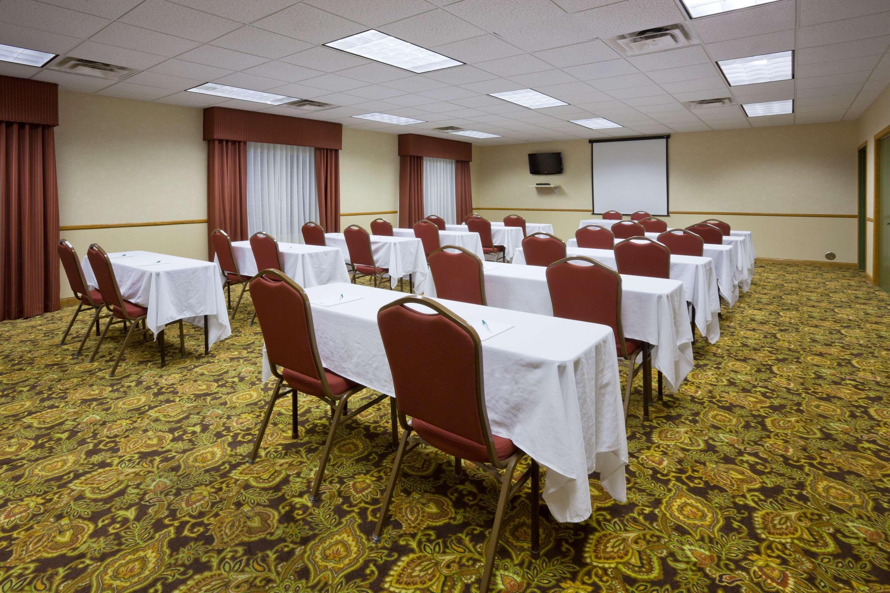 Country Inn & Suites By Radisson, Watertown, Sd Buitenkant foto