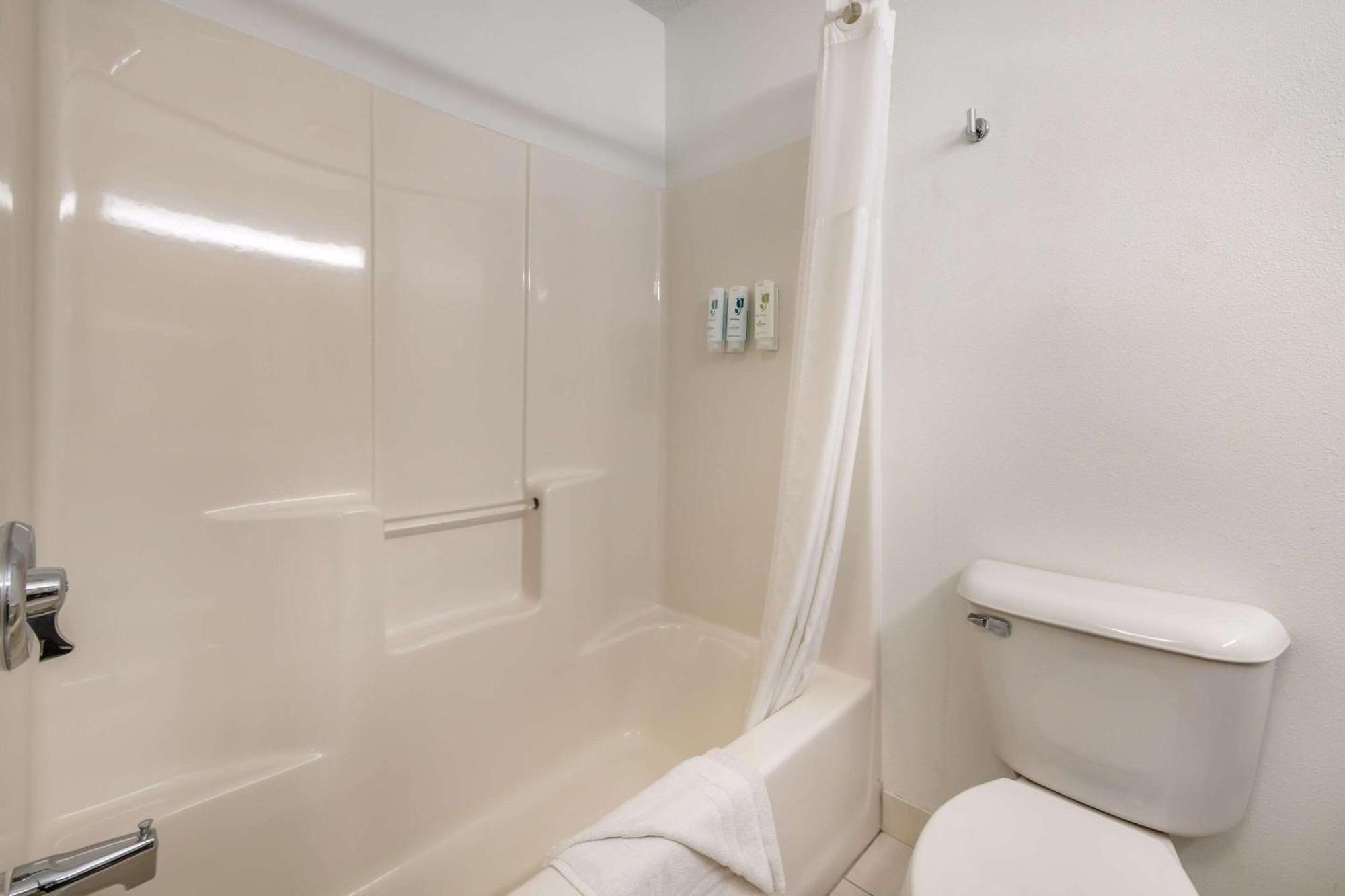 Country Inn & Suites By Radisson, Watertown, Sd Buitenkant foto